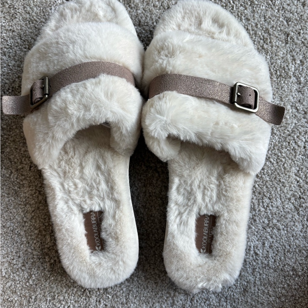 Koolaburra by Ugh Cream Cozy Slippers with Plush Lining
